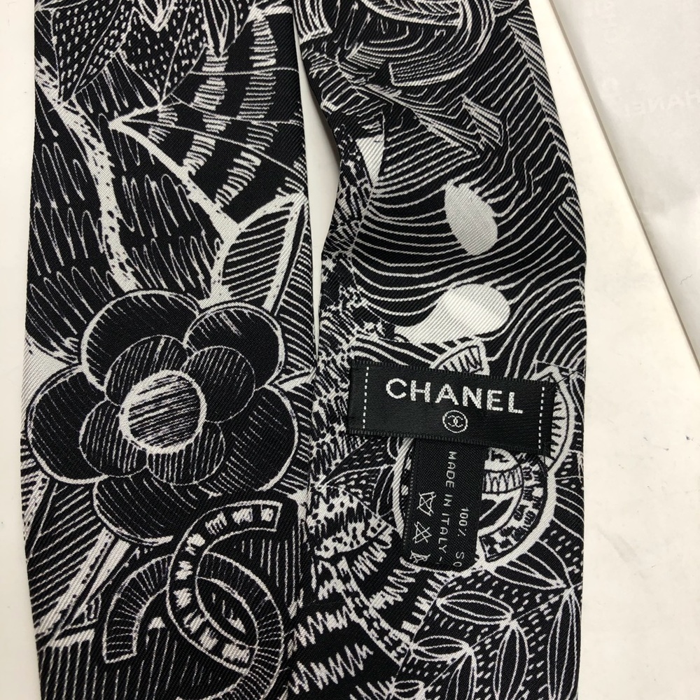 💯 Authentic CHANEL Couture Silk Purse Scarf